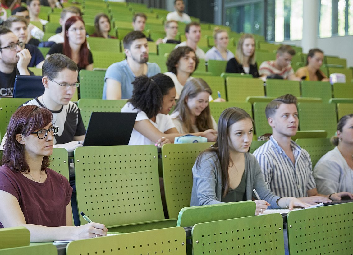 Studierende im Hörsaal